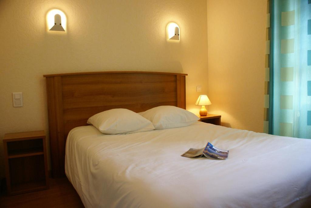 Hotel Le Passiflore Saint-Pol-de-Léon Habitación foto